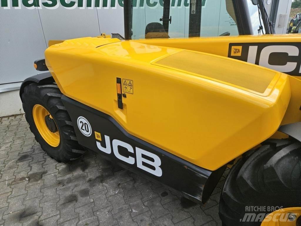 JCB 525-60 伸縮臂操作車