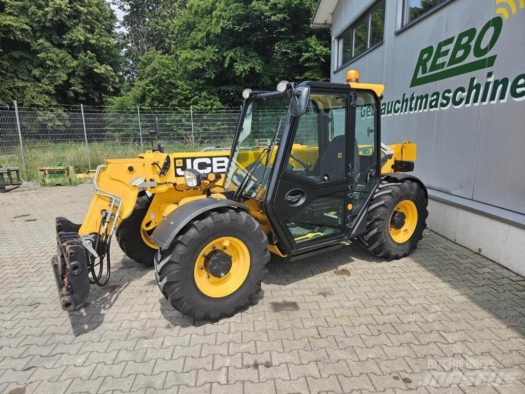 JCB 525-60 伸縮臂操作車