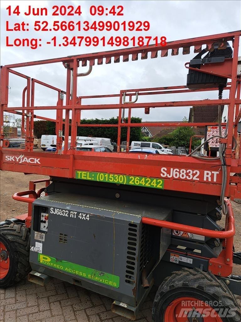 SkyJack SJ 6832 RT 剪式升降機