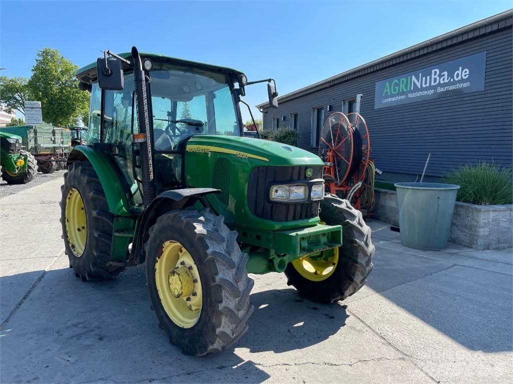 John Deere 5820 曳引機