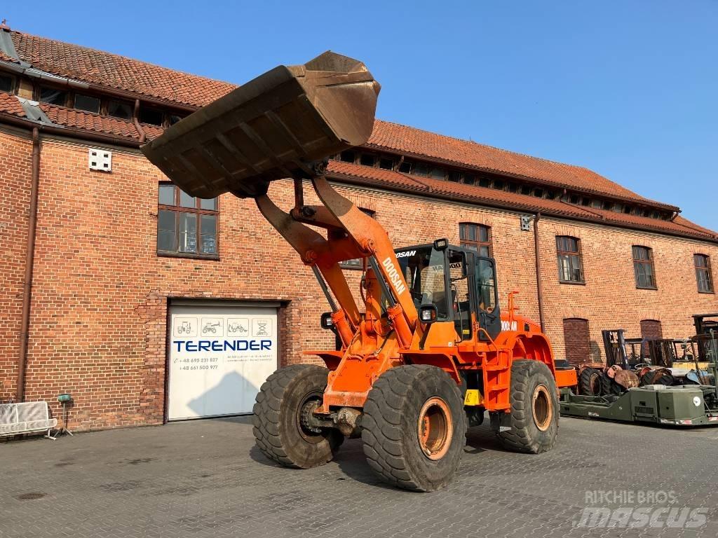 Doosan DL 300 輪胎式裝載機