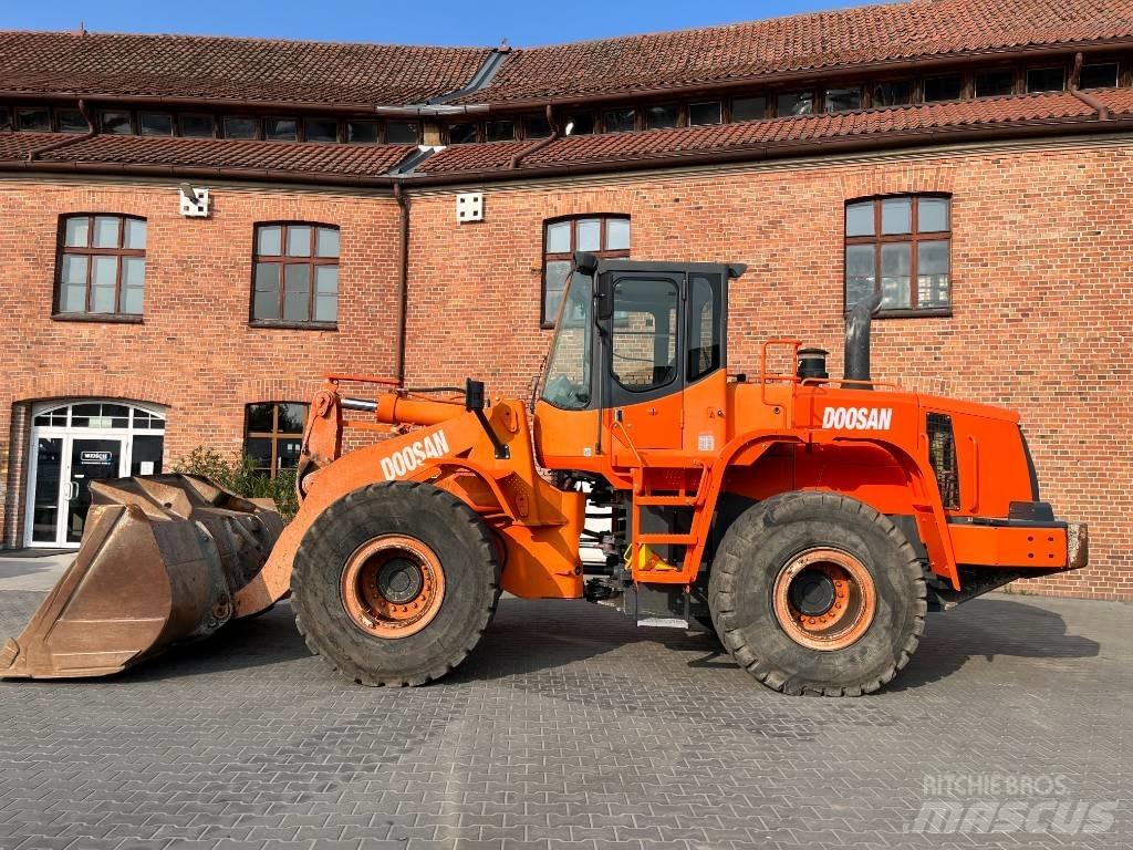 Doosan DL 300 輪胎式裝載機