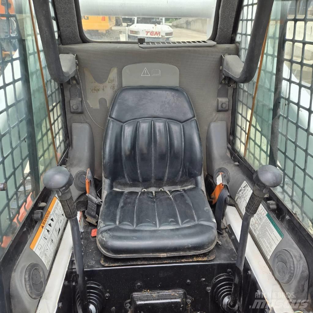 Bobcat S 300 滑移轉向裝載機