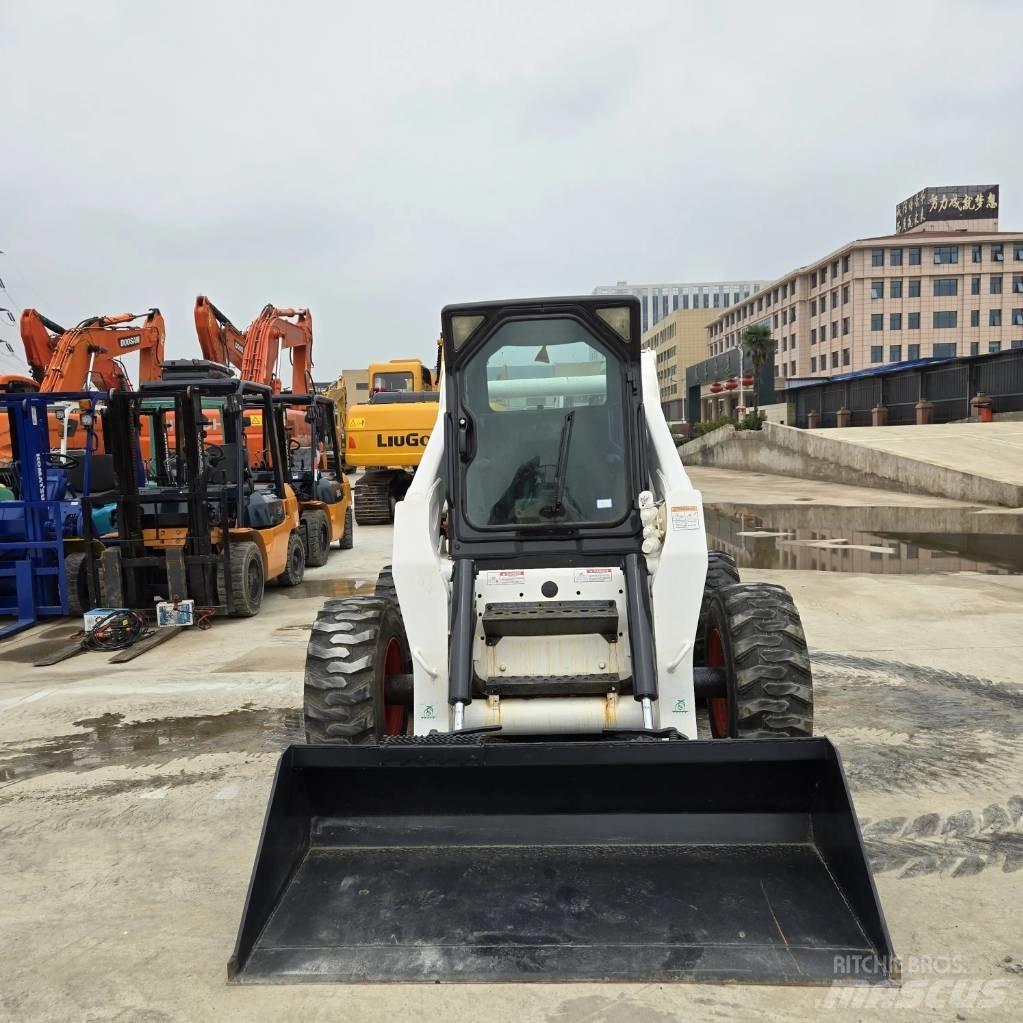 Bobcat S 300 滑移轉向裝載機