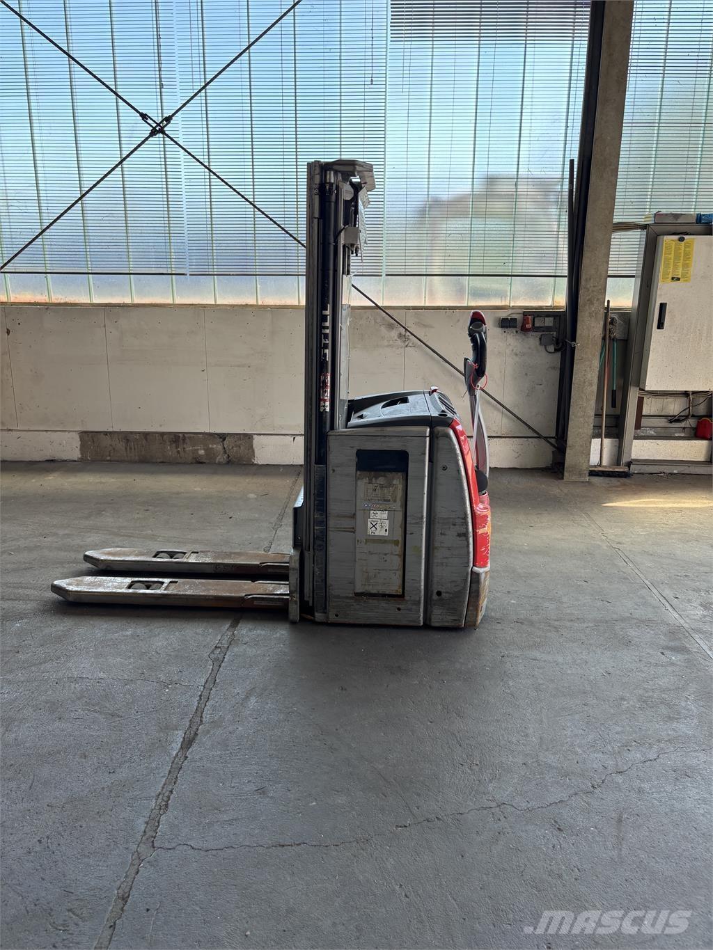 Still EXV 16 自走式堆積機