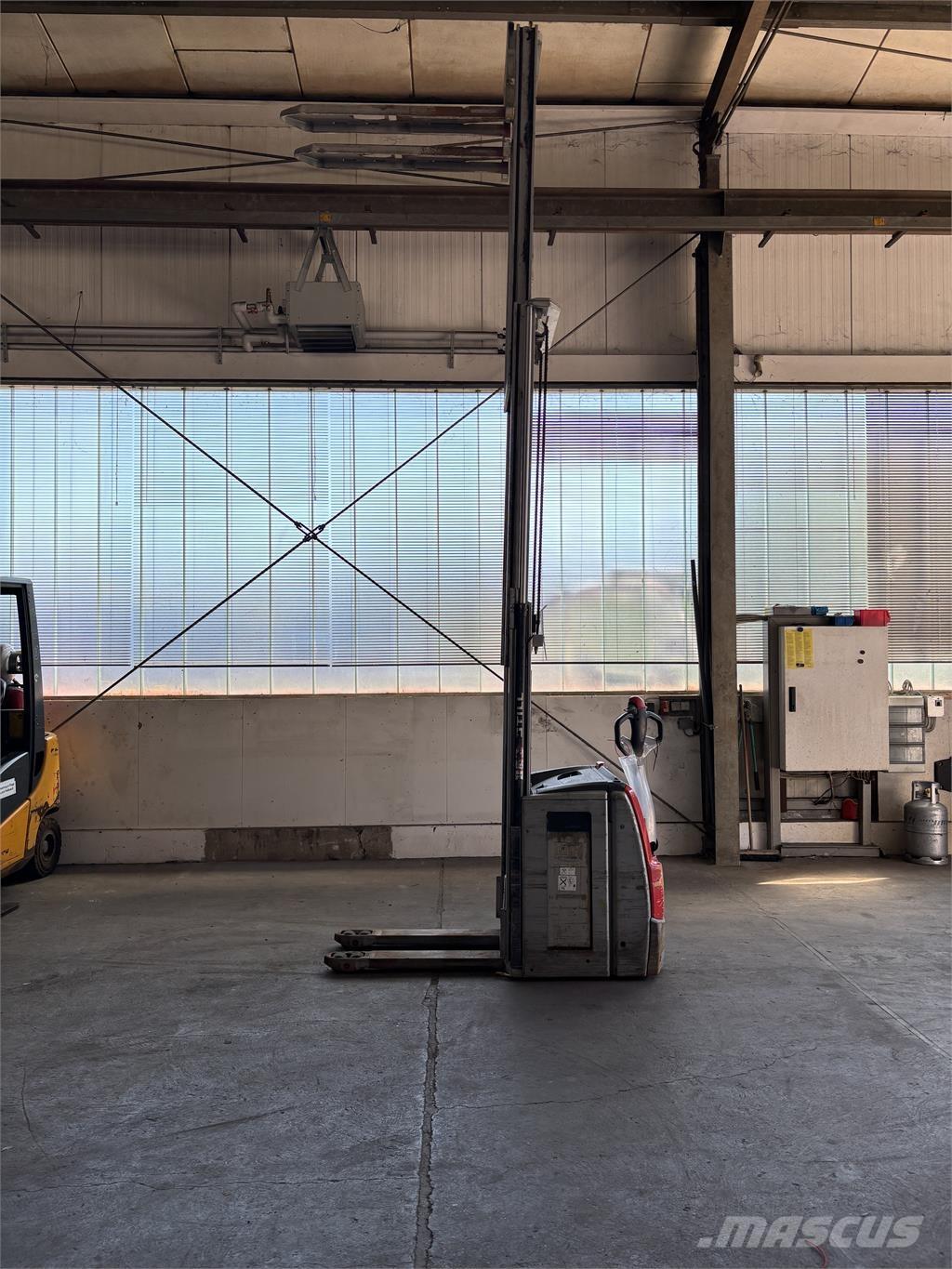 Still EXV 16 自走式堆積機