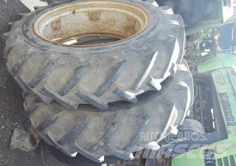  Pneus 12.4-28 輪胎、車輪和輪圈