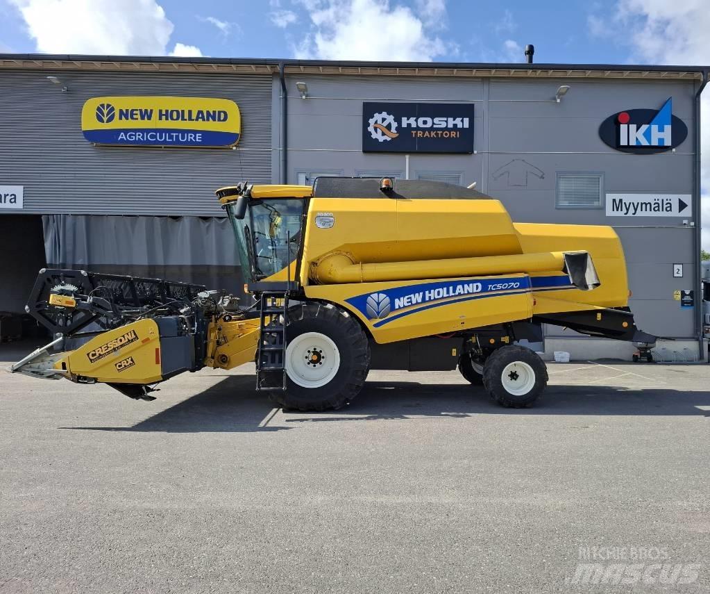 New Holland TC 5070 聯合收穫機