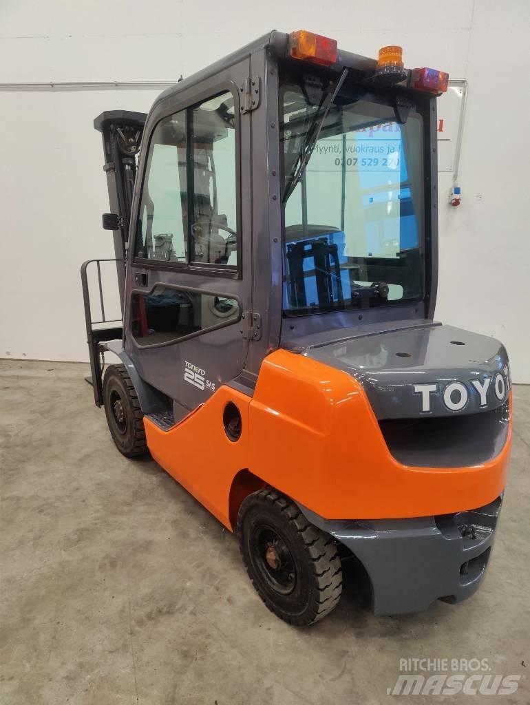 Toyota 02-8 FDF25 柴油卡車