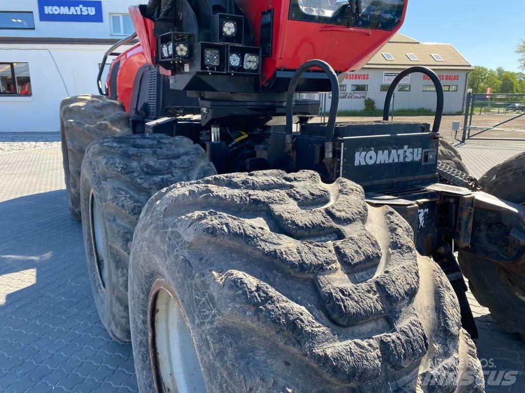 Komatsu 911 收穫機