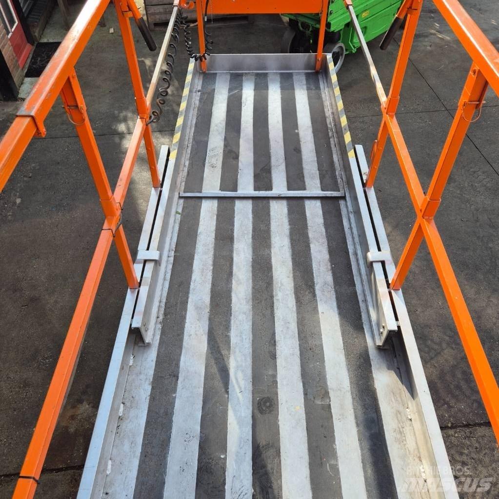 JLG 3246 ES 剪式升降機