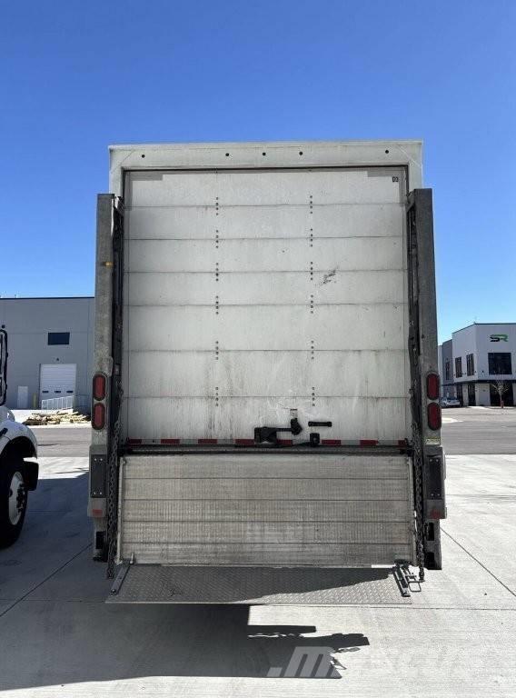 Freightliner M2 貨箱式卡車