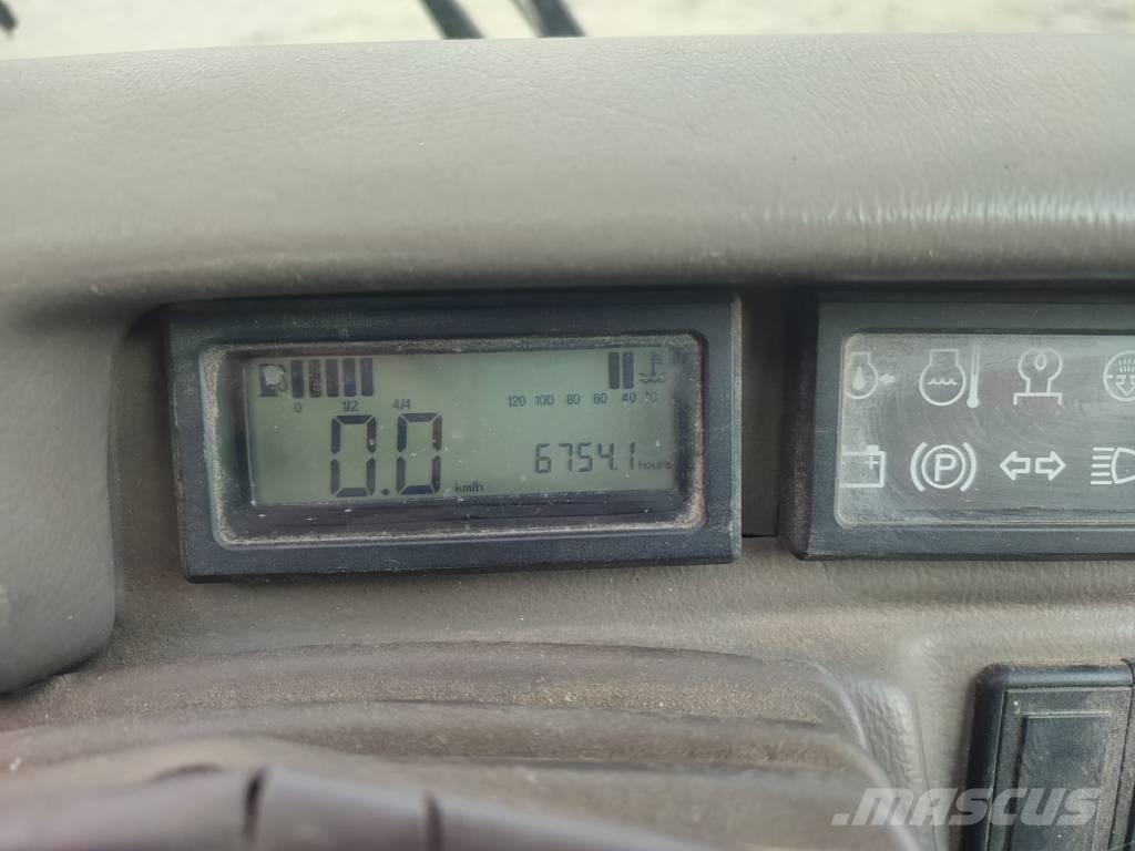 Manitou MRT1635 伸縮臂操作車