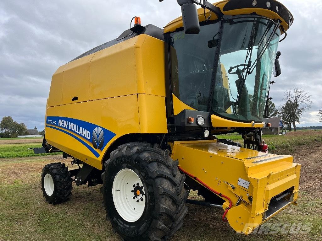 New Holland TC 5.70 聯合收穫機