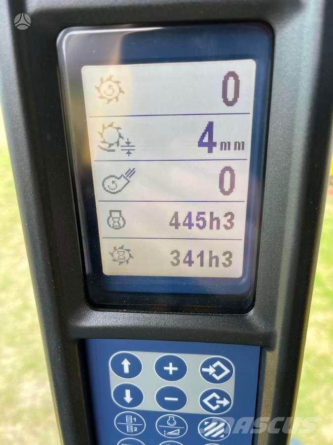 New Holland TC 5.70 聯合收穫機