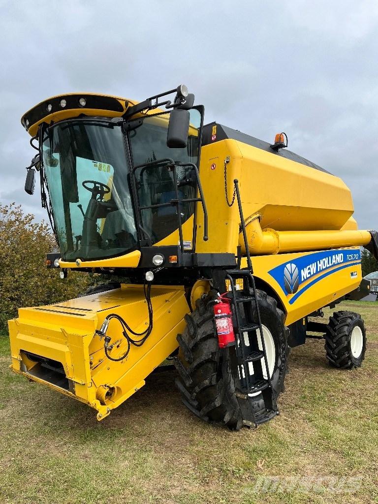 New Holland TC 5.70 聯合收穫機
