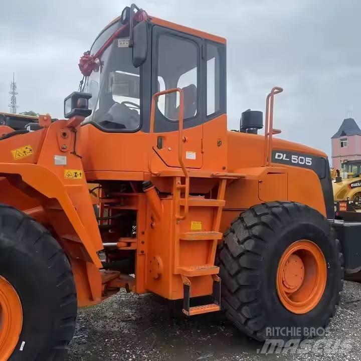 Doosan DL505 輪胎式裝載機