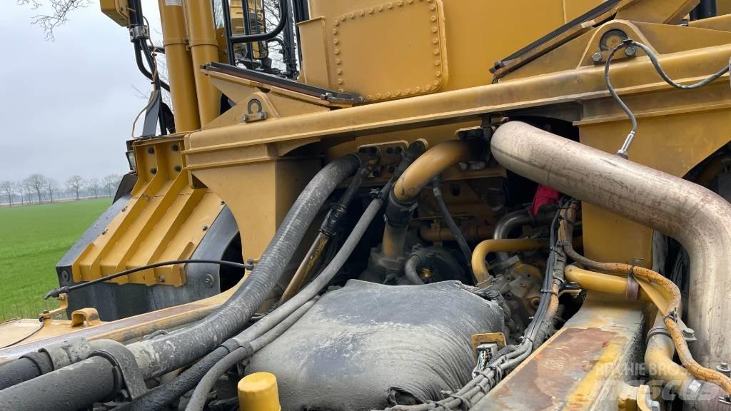CAT 770 鉸接式起吊車