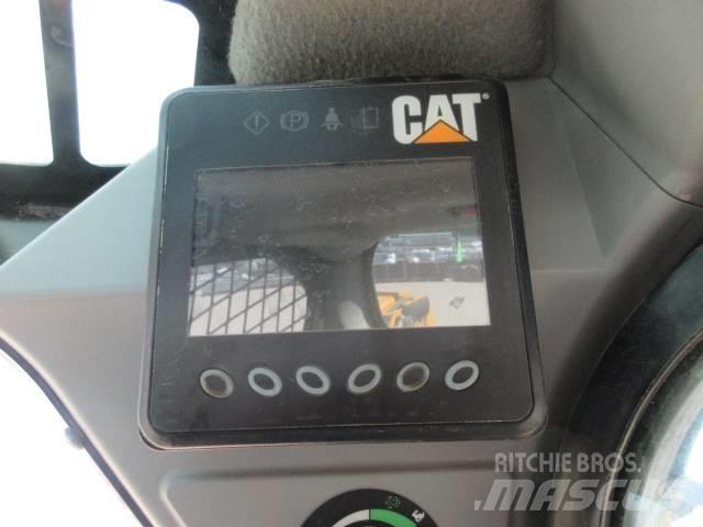 CAT 226 D 滑移轉向裝載機
