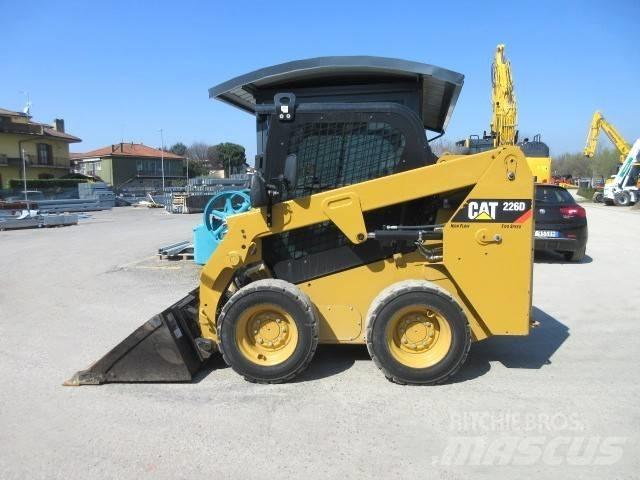 CAT 226 D 滑移轉向裝載機