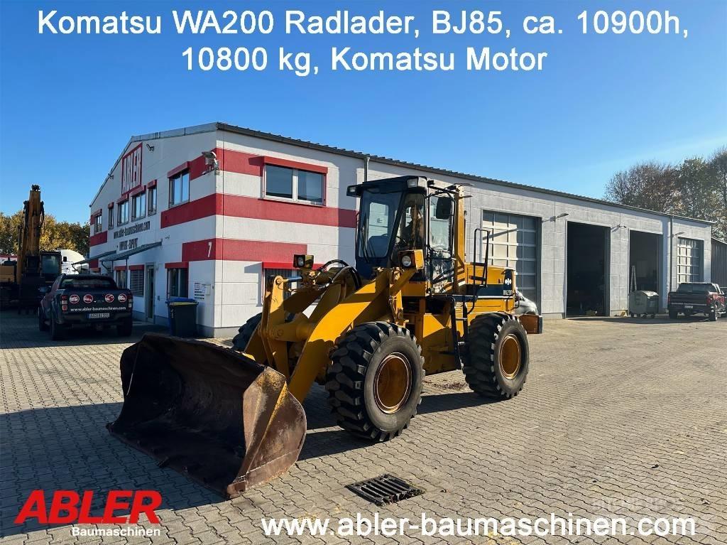Komatsu WA200 輪胎式裝載機