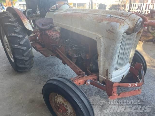 Ford 800 曳引機