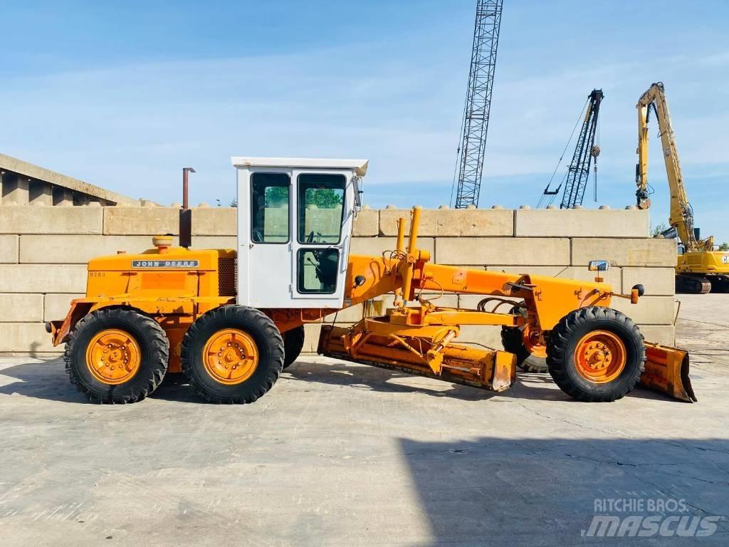 John Deere 570 A 平土機