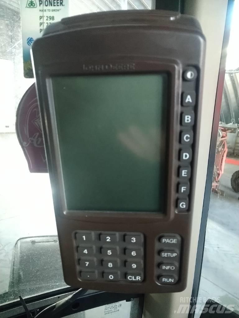 John Deere 732 牽引式噴霧機
