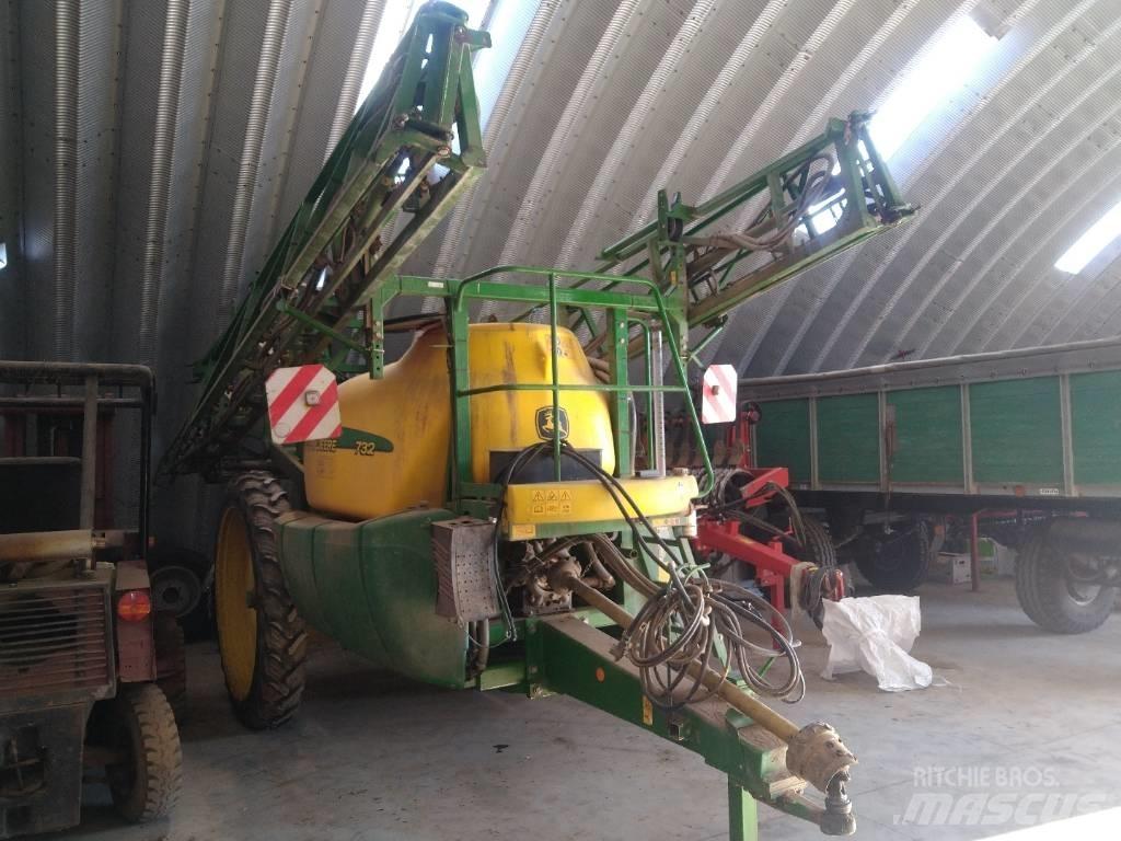 John Deere 732 牽引式噴霧機