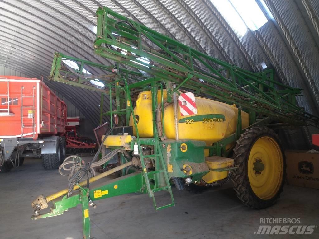 John Deere 732 牽引式噴霧機