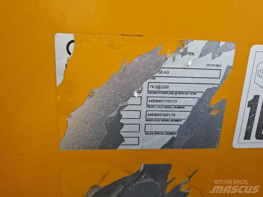 JCB 527-58 伸縮臂操作車