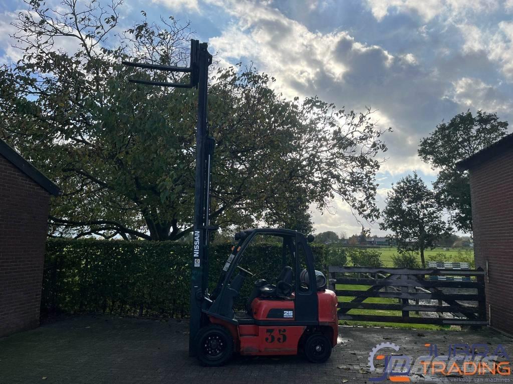 Nissan UD02A25PQ 液化石油氣LPG卡車