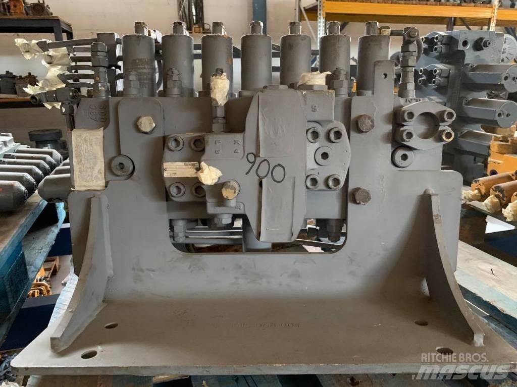 Liebherr 900 油壓