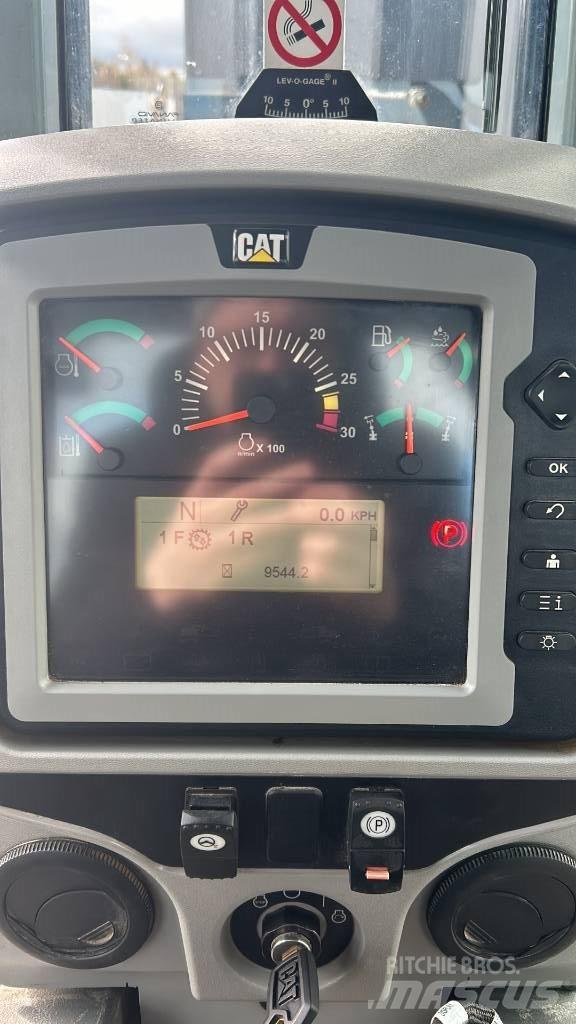 CAT 140 M 平土機