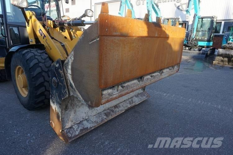 CAT 906 M 輪胎式裝載機