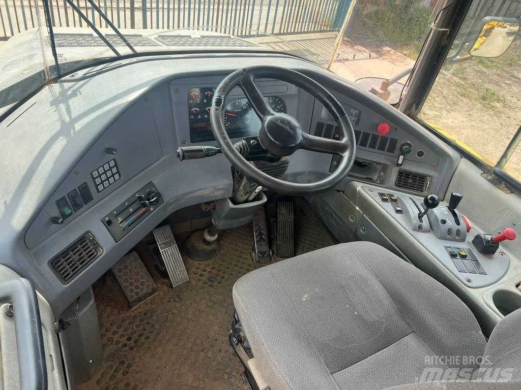 Volvo A 25 D 鉸接式起吊車