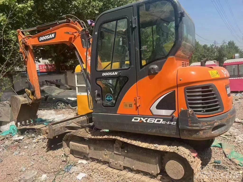 Doosan DX 60 小型挖土機/掘鑿機<7t(小型挖掘機)