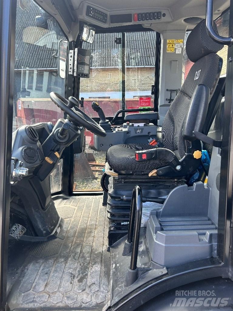 CAT 906 輪胎式裝載機
