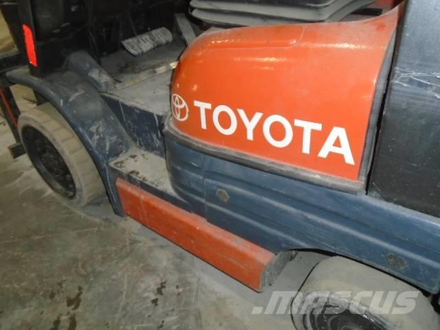 Toyota 52-6 FG U 30 越野車