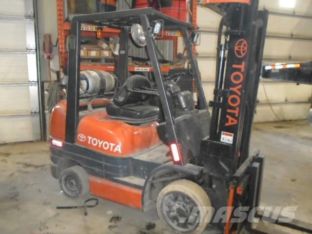 Toyota 52-6 FG U 30 越野車