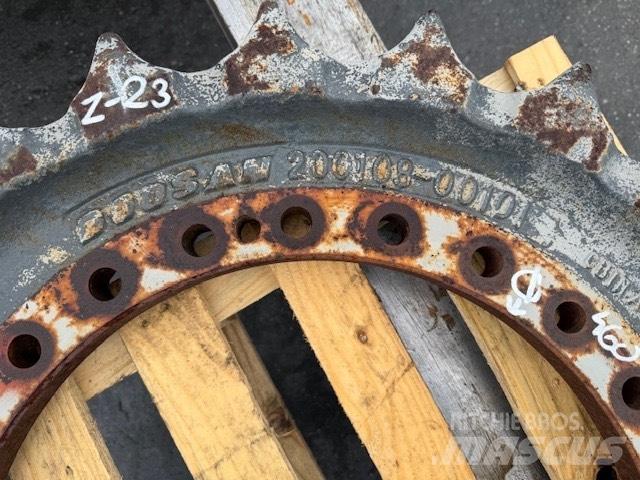 Doosan KOŁO NAPĘDOWE 履帶、鏈條和車盤