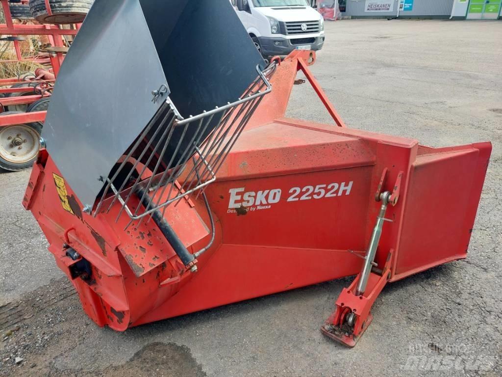 Esko 2252 H 掃雪機