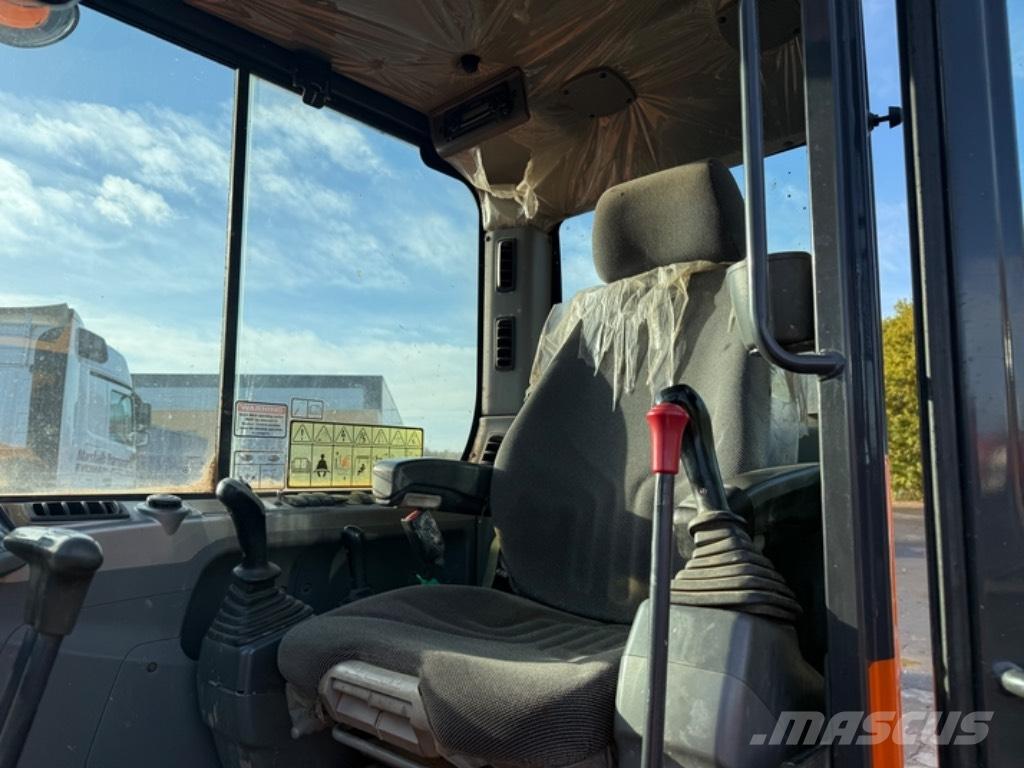 Doosan DX 63-3 小型挖土機/掘鑿機<7t(小型挖掘機)