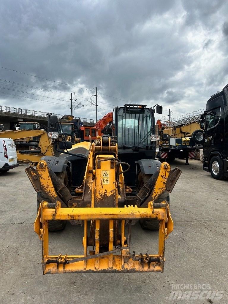 JCB 535-140 伸縮臂操作車