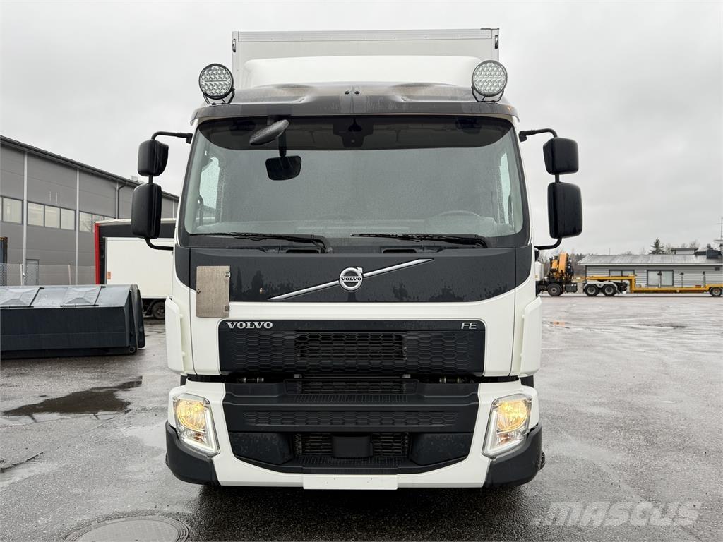 Volvo FE320 4X2 貨箱式卡車