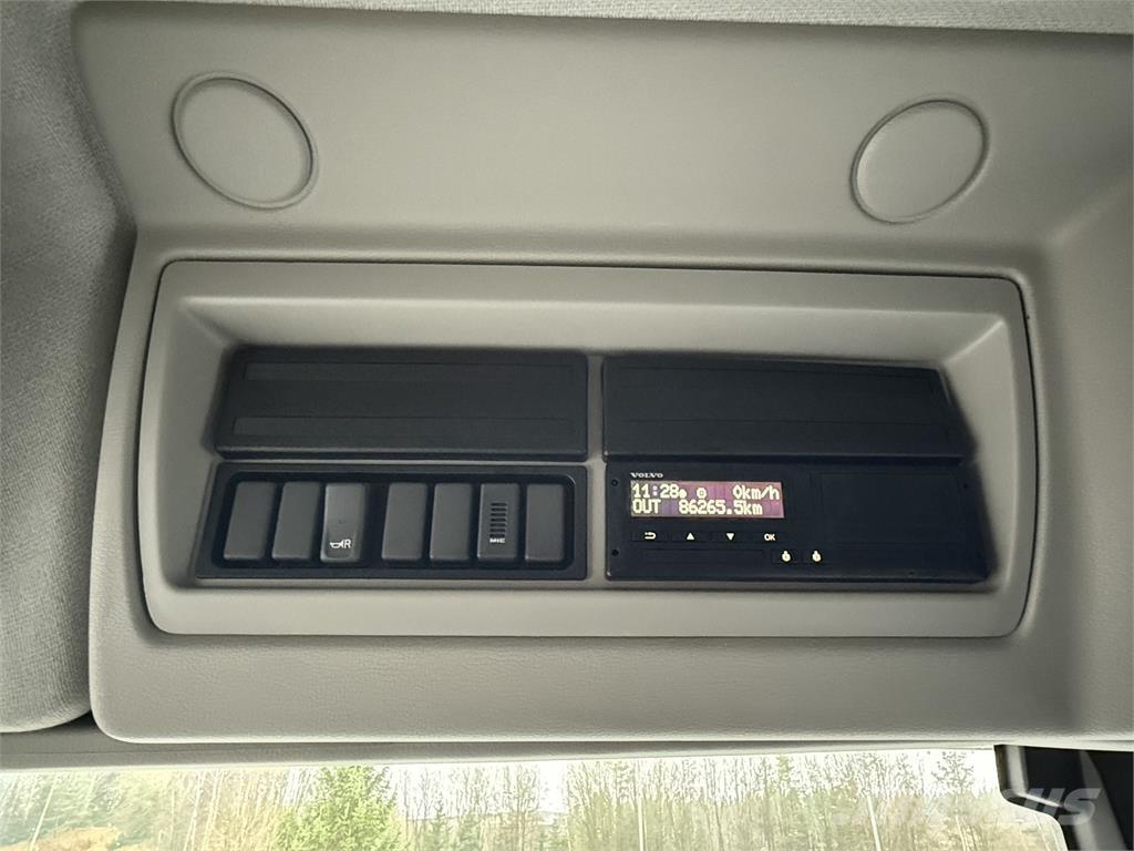 Volvo FE320 4X2 貨箱式卡車