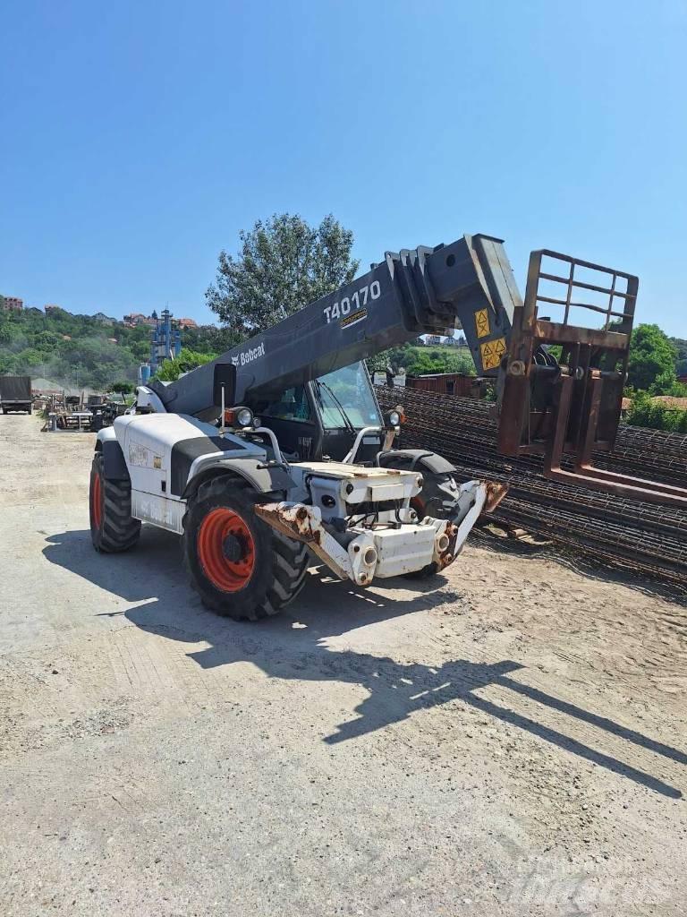 Bobcat T40170 伸縮臂操作車