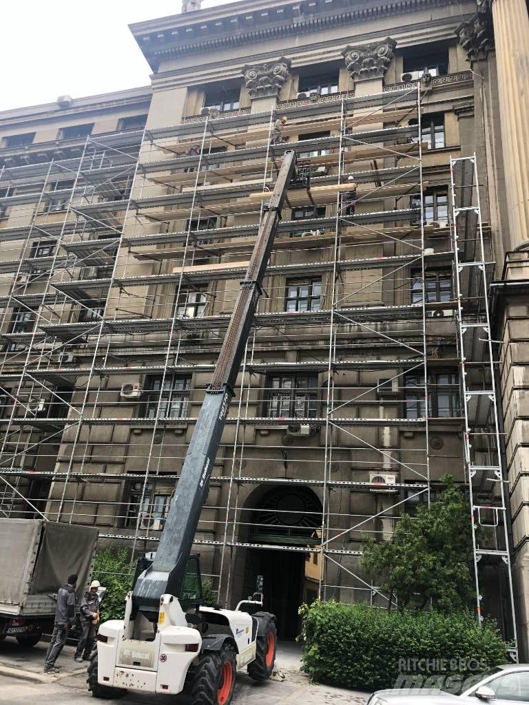 Bobcat T40170 伸縮臂操作車