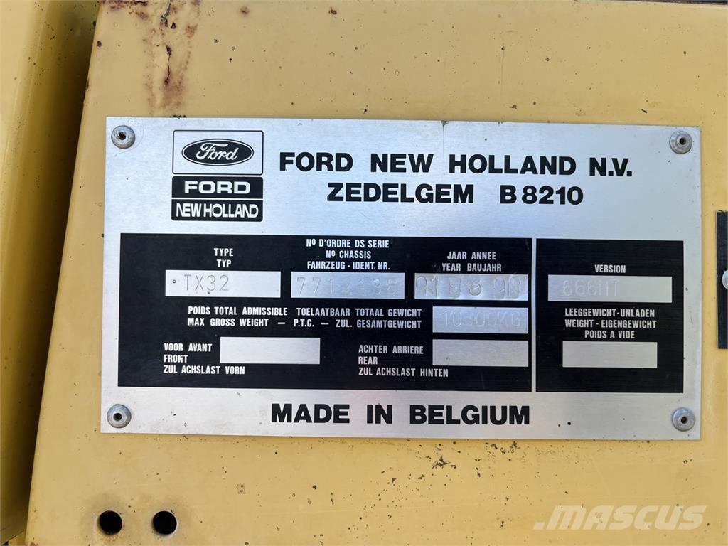 New Holland TX 32 聯合收穫機