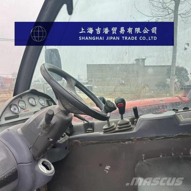 Manitou MT 732 伸縮臂操作車